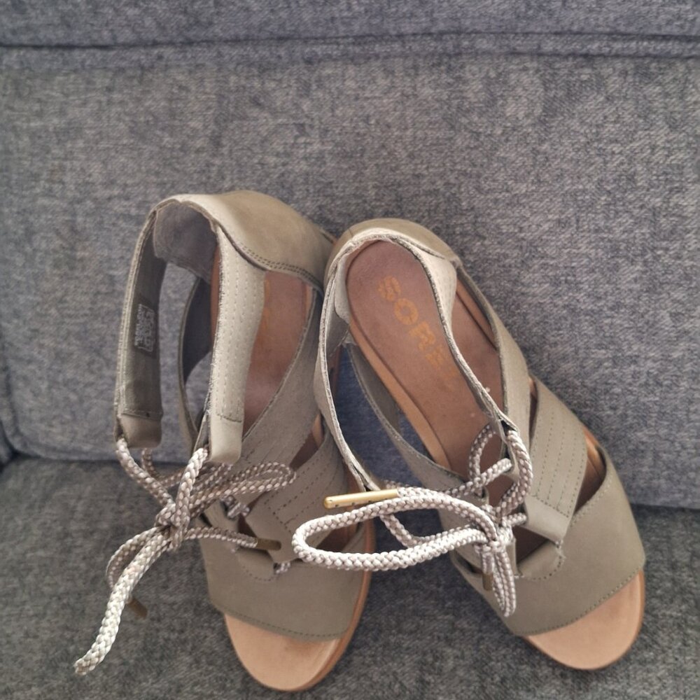 Shoes - Picture 2 of 4